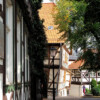 003-schiefes-haus-01